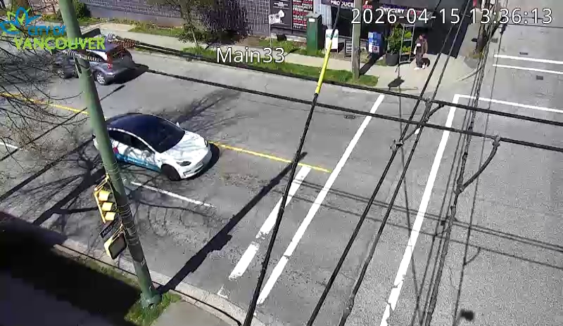 Main St & E 33rd Ave - W