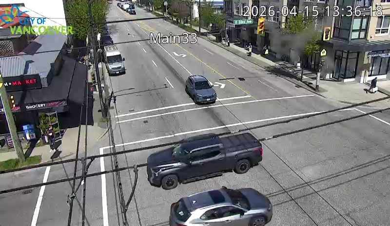 Main St & E 33rd Ave - N