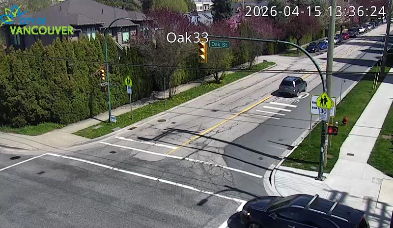 Oak St & W 33rd Ave - E